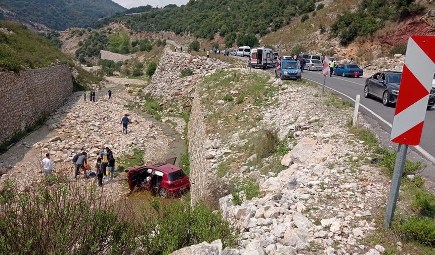 Kahramanmaraş'ta Kontrolden Çıkan Otomobil Menfeze Uçtu!