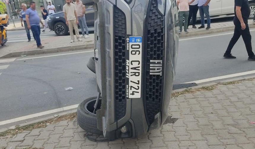 Kahramanmaraş’ta Kavşak Kaza Getirdi: Devrilen Araçta Sürücü Yaralandı