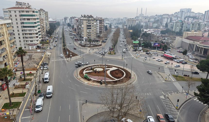 Kahramanmaraş'ta Kültür Merkezi Önündeki Kavşak Peyzajla Yenileniyor