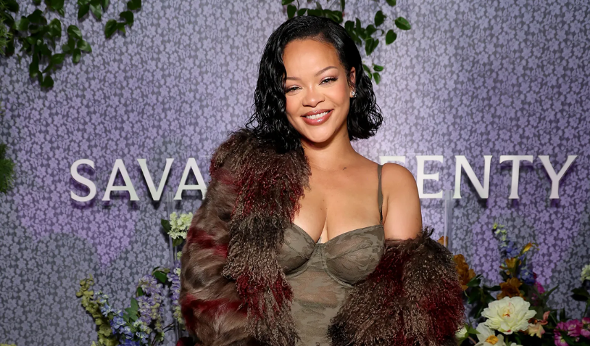 Rihanna'nın memleketi Barbados'ta 22 Şubat ne günü ilan edilmiştir?