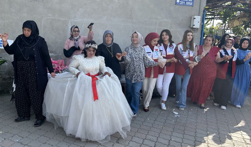 Kahramanmaraş'ta Duygusal ve Renkli Düğün Töreni