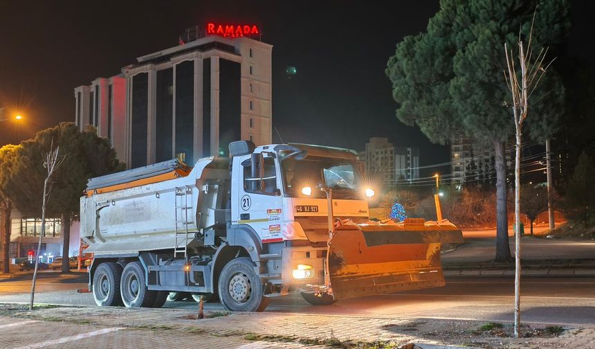 Kahramanmaraş’ta Kar Mesaisi Geceden Başladı