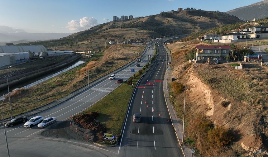 Kahramanmaraş'ta Sümbüllü Caddesi Yenilendi, Trafiğe Açıldı