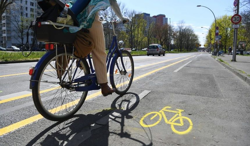 Karayollarında Bisiklet Kullanmak İçin Kaç Yaşını Doldurmak Gerekir?