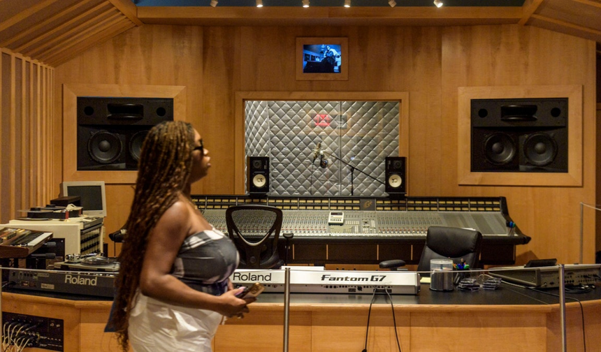 Şarkı sözlerinde en zengin sözcük çeşitliliğine sahip müzik türü hangisi? Metal  Hip Hop  Elektronik Dans  Pop