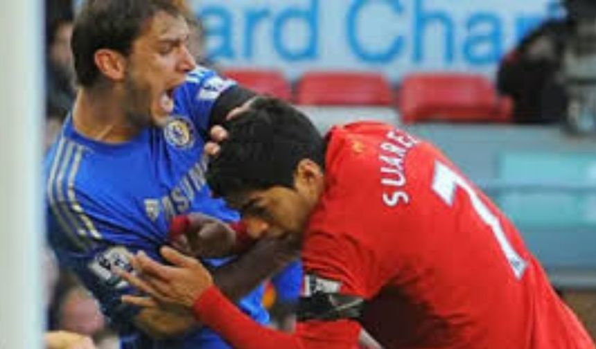 2014 Dünya Kupası'nda Suarez Rakibini Isırdı, 10 Maç Ceza Aldı! İşte o ilginç olayın detayları