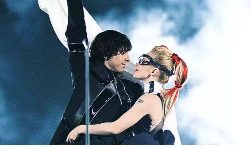 Eurovision şarkı yarışmasında hangisi Türkiye adına daha iyi bir derece yapmıştır? Manga, Hadise, Kenan Doğulu, Athena