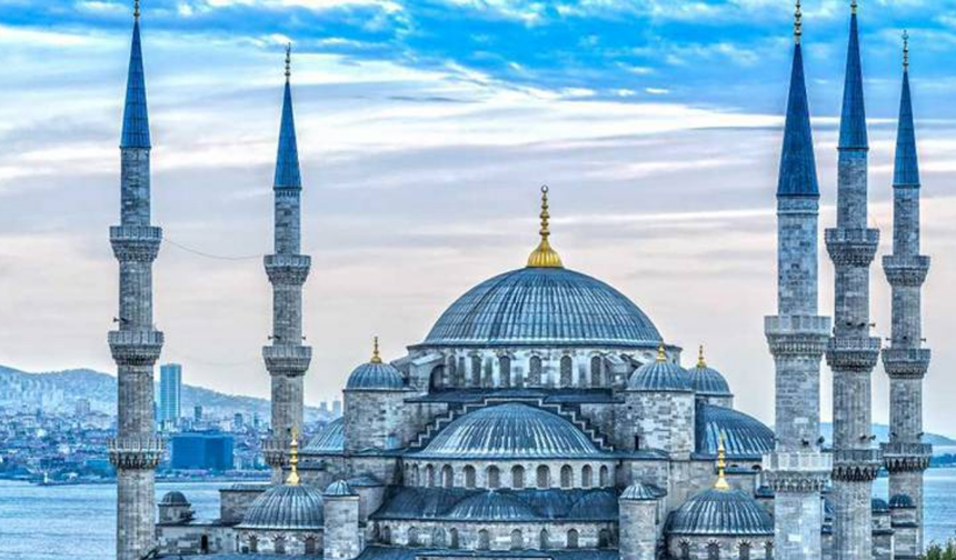 İstanbul’un “Mavi Camii”si Hangisi? Altı Minareli Yapının Hikâyesi