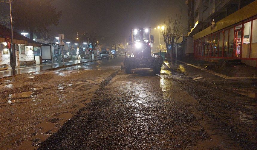 Kahramanmaraş’ta Çöken ve Bozulan Yollar Onarılıyor