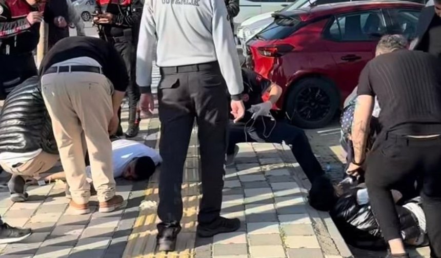 Kahramanmaraş’ta Kırmızı ışıkta dehşet! Gençlere kurşun yağdırdılar