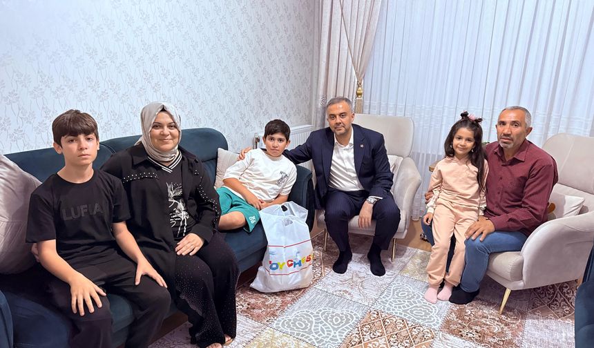 Kahramanmaraş'ta Yaralı Öğrencilere Moral Desteği