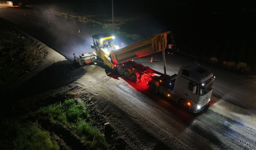 Kahramanmaraş’ta Asfalt Mesaisi Gece de Devam Ediyor