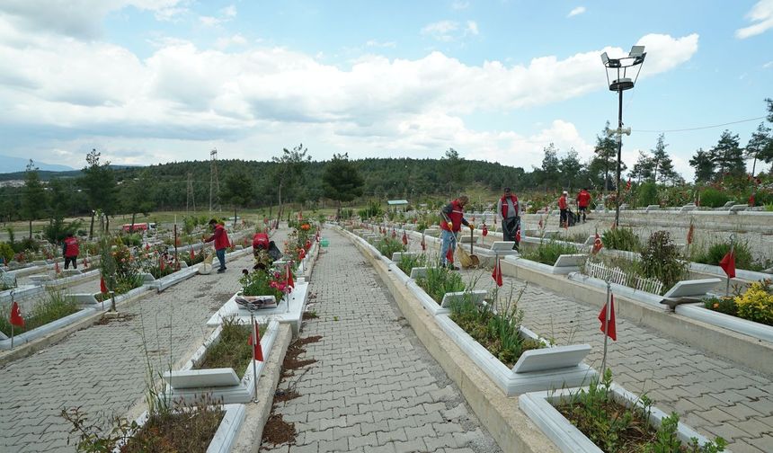 Kahramanmaraş'ta Kapıçam Mezarlığı Bayrama Hazırlanıyor