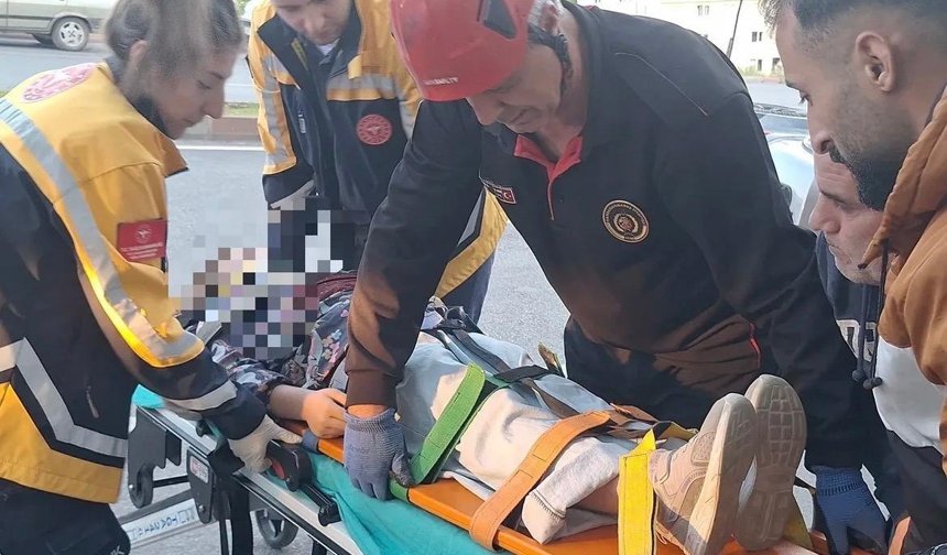 Kahramanmaraş’ta Kontrolden Çıkan Araç Refüje Çarpıp Yan Yattı