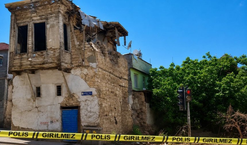 Kahramanmaraş’ta Korkutan Çökme! Metruk Bina İçin Alarm Verildi