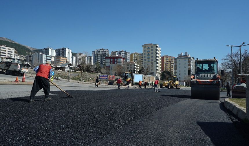 Kahramanmaraş'ta Dev Asfalt Hamlesi! 11 Noktada Çalışma Başladı