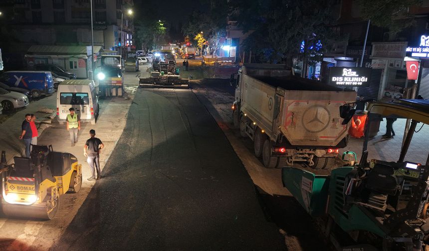 Kahramanmaraş'ta Gece Asfalt Mesaisi: İki Kritik Cadde Yenileniyor