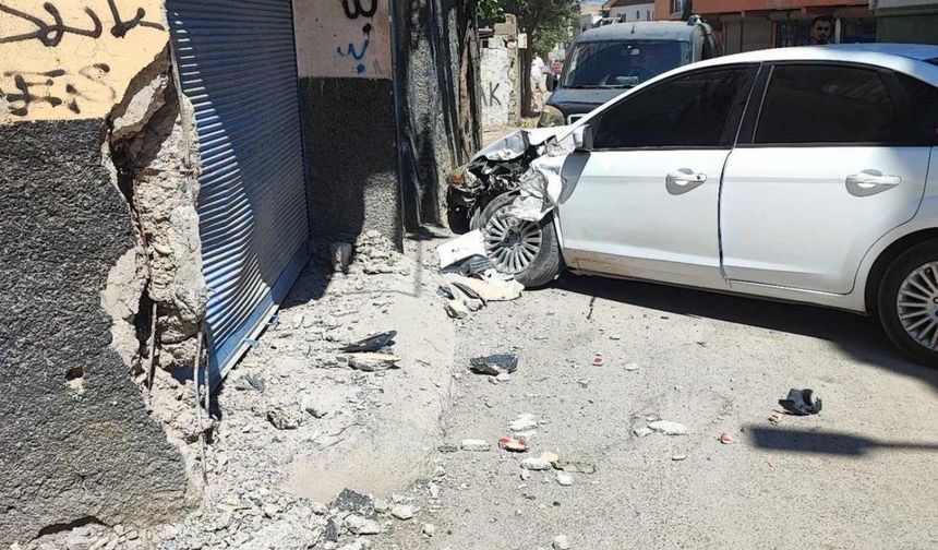 Kahramanmaraş'ta Binanın Kolonuna Çarpan Araç Çocuğu Yaraladı!