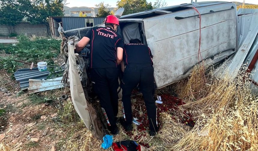 Kahramanmaraş'ta Otomobil Yan Yattı, Yaralılar Araçta Mahsur Kaldı!
