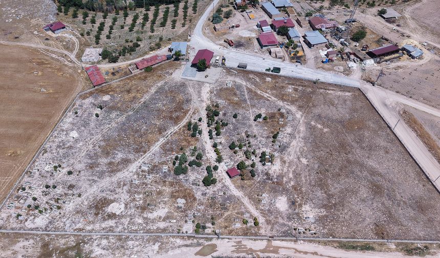 Kahramanmaraş Elbistan'da Mezarlık Yolları Baştan Sona Yenileniyor
