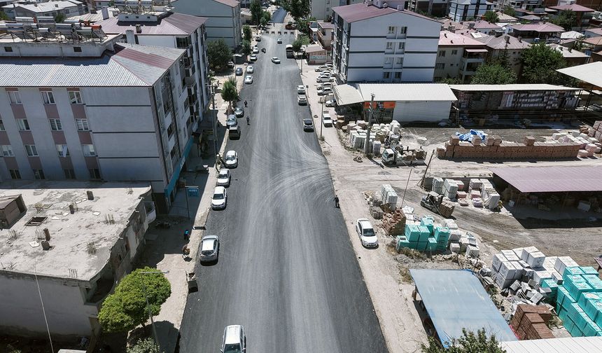 Kahramanmaraş'ta Asfalt Seferberliği! Söğütlü Caddesi Modernleşiyor