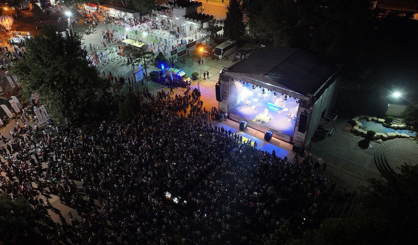 Kahramanmaraş Ağustos Fuarı'nda Yıldızlar Geçidi! 2026 Konser Takvimi Açıklandı