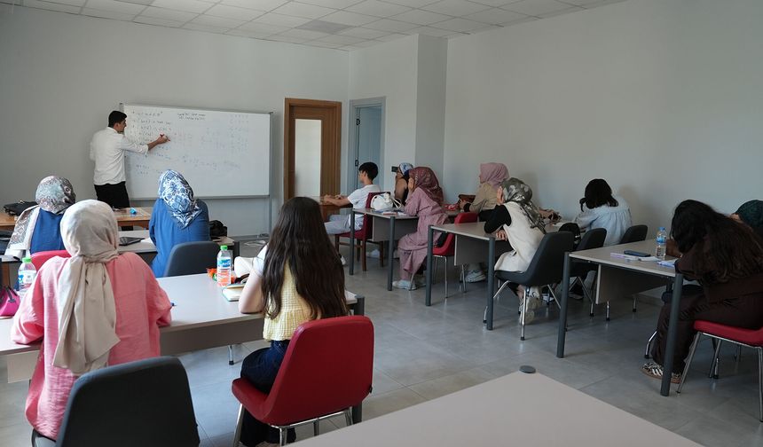 Kahramanmaraş'ta LGS, TYT ve KPSS Adaylarına Büyük Fırsat! Ücretsiz Kamplar Başladı
