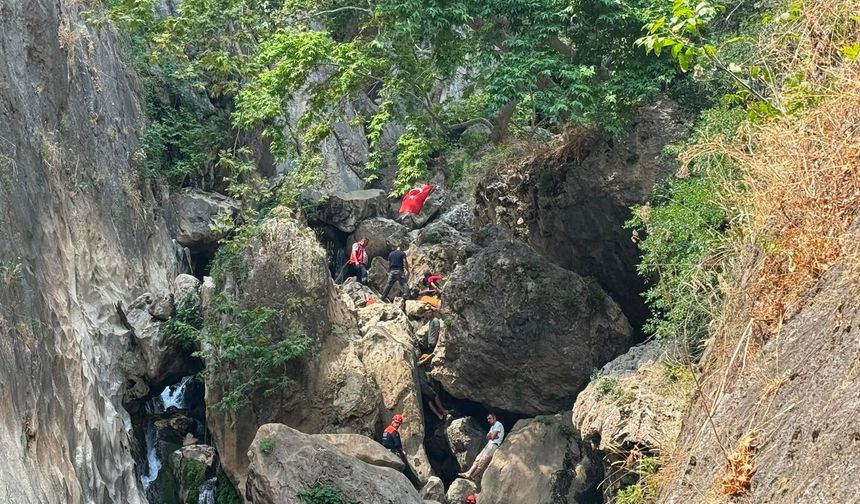Kahramanmaraş’ta Mağaraya Düşerek Yaralanan Çocuk Kurtarıldı
