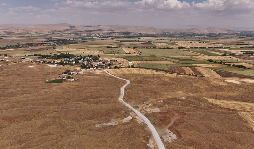 Kahramanmaraş’ta İki Mahalleyi Birbirine Bağlayan Yol Yenilendi