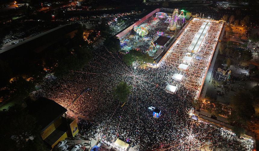 Kahramanmaraş'ta Funda Arar Konserinde Coşku Zirveye Çıktı