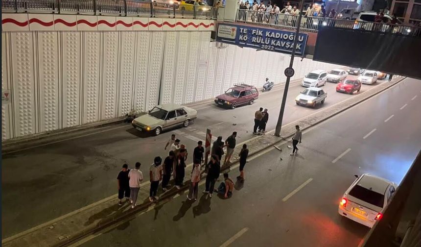 Kahramanmaraş’ta Alt Geçitte Feci Kaza! Otomobil Duvara Çarptı, Akü Metrelerce Fırladı