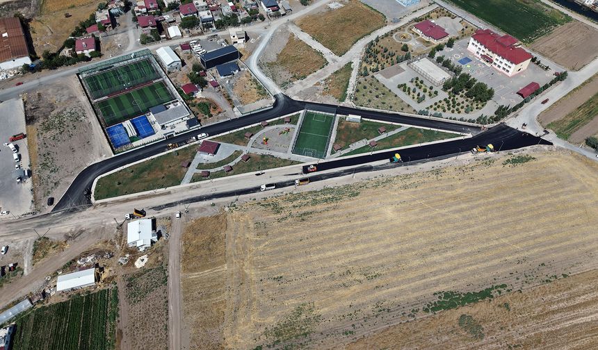 Kahramanmaraş’ta altyapının bozduğu yola neşter: Sıcak asfaltla kaplanıyor