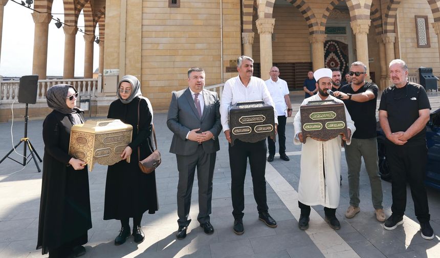 Kahramanmaraş’ta manevi buluşma: Kâbe örtüleri şehre getirildi