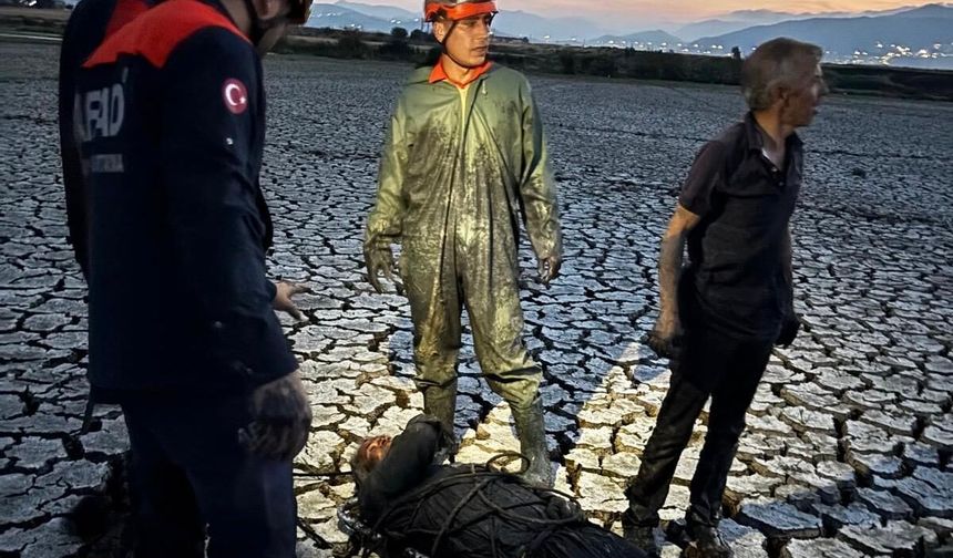 Kahramanmaraş’ta Köprü Altında Çamura Saplandı: Ekipler Seferber Oldu