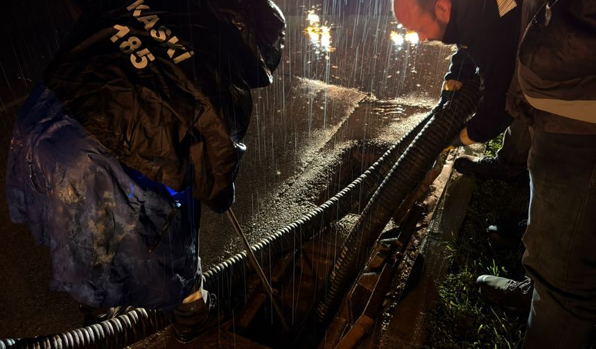 2 Saatte Bardaktan Boşanırcasına Yağdı: Kahramanmaraş'ta Teyakkuz Dolu Gece!