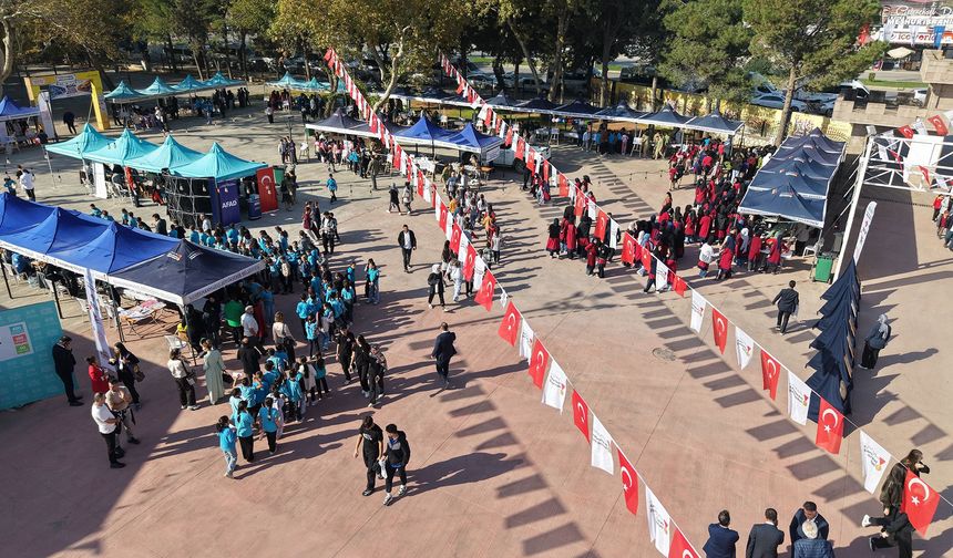 KAFUM’da Bilim Ve Teknoloji Rüzgârı: TÜBİTAK Destekli Bilim Şenliği Kapılarını Açtı!