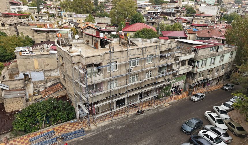 Kahramanmaraş Kalesi çevresinde tarihi dokuya uygun cephe çalışması başladı