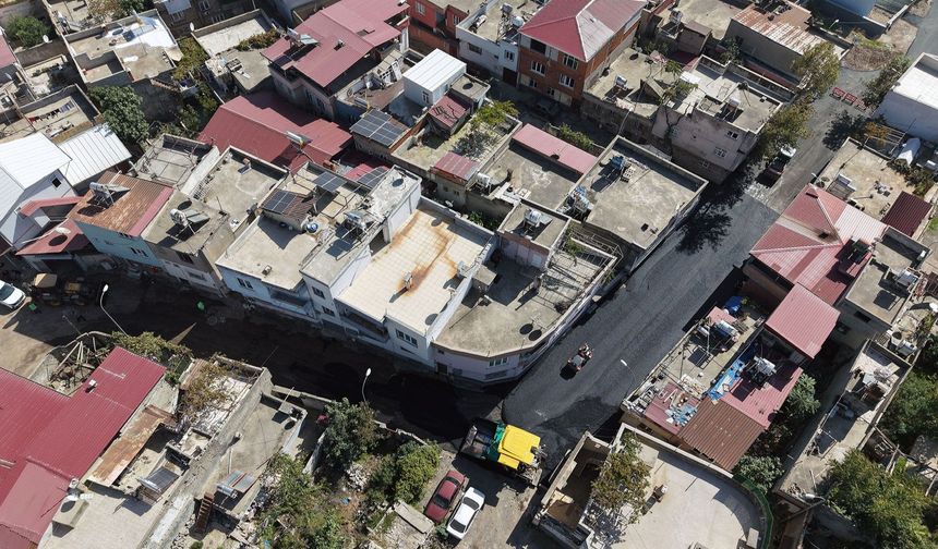 Divanlı’da Toz Ve Çamur Tarihe Karıştı! Mahallenin Her Noktasına Sıcak Asfalt