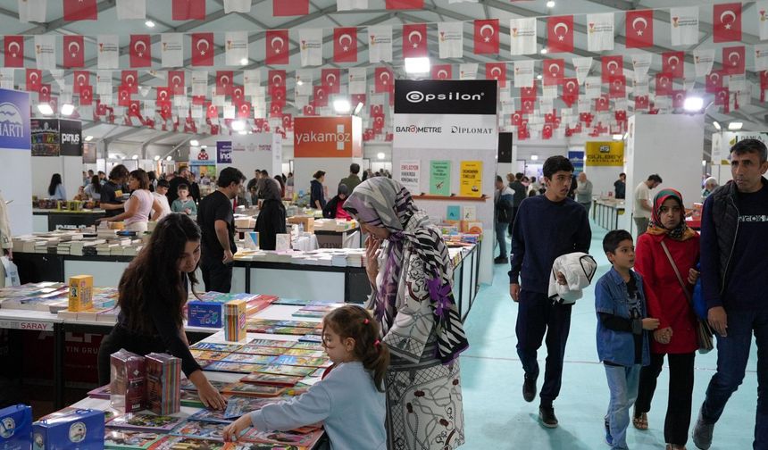 Kahramanmaraş Kitap Fuarı’na Hafta Sonu Yoğun İlgi: KAFUM Doldu Taştı