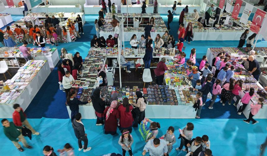 Kahramanmaraş Kitap Fuarı 16 Ekim’de Kapılarını Açıyor: 400 Yazar Geliyor