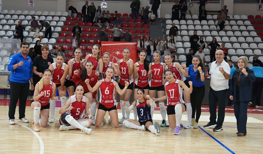 Kahramanmaraş’ta Filenin Sultanları Esti Geçti: Antepia Karşısında Net 3-0!