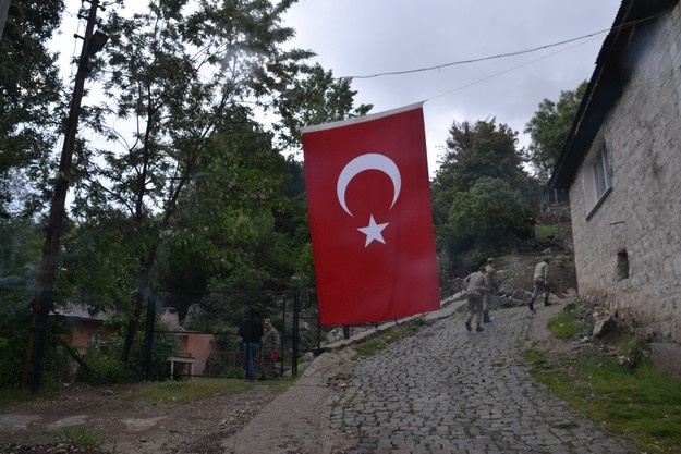 Şehit  Jandarma Uzman Çavuş Numan Öksüz'ün baba evinde yas var