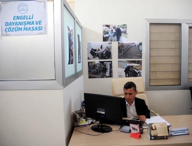 Engellilerin sorunlarını "halden anlayan" çözüyor