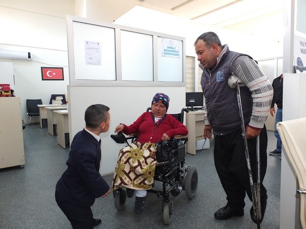 Engellilerin sorunlarını "halden anlayan" çözüyor