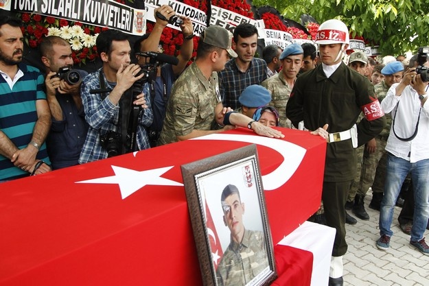 Şehit Piyade Sözleşmeli Er Mehmet Demir son yolculuğuna uğurlandı