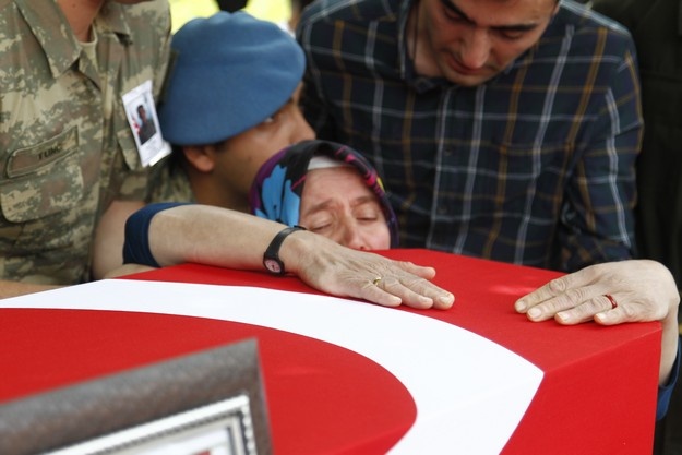 Şehit Piyade Sözleşmeli Er Mehmet Demir son yolculuğuna uğurlandı