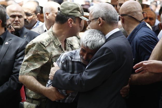 Şehit Piyade Sözleşmeli Er Mehmet Demir son yolculuğuna uğurlandı