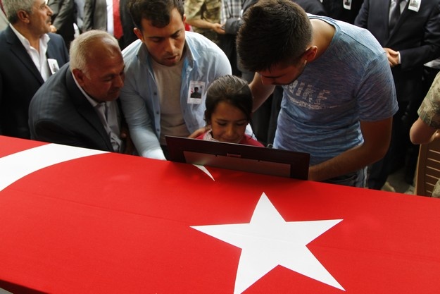 Şehit Piyade Sözleşmeli Er Mehmet Demir son yolculuğuna uğurlandı