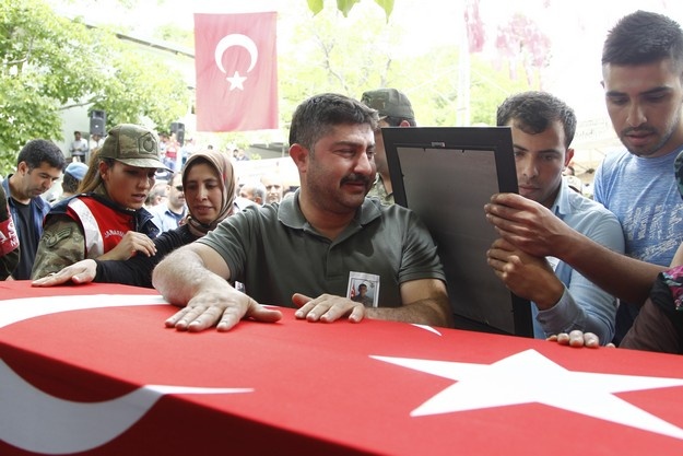 Şehit Piyade Sözleşmeli Er Mehmet Demir son yolculuğuna uğurlandı