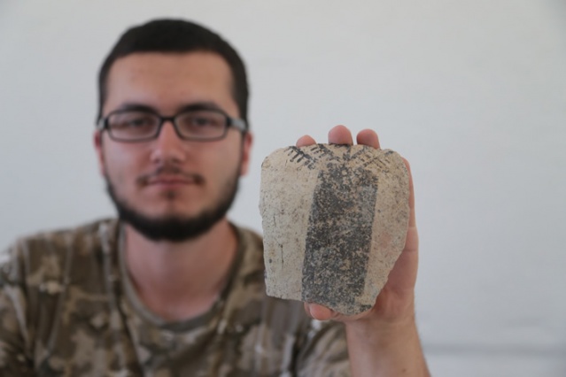 Kazı başkanı Doç. Dr. Halil Tekin:
- "Asur kralı 2. Sargon ya da Şarrukin zamanında, Kahramanmaraş'a Markasi şeklinde bir tanımlama yapılmış. Markasi, dil bilimcilere göre 'ok atılan alan', 'okun oğlu' anlamına geliyor. Bu da gösteriyor ki burası ok ve okçuluk için çok önemli bir merkez"